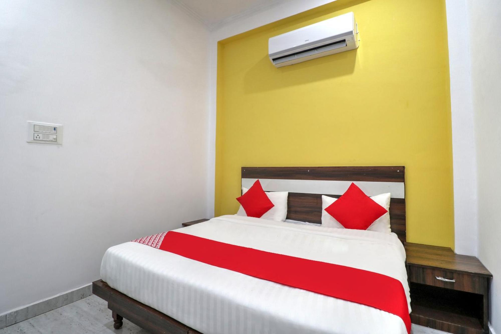 Hotel O 71370 White House Garhi Harsaru Exterior photo