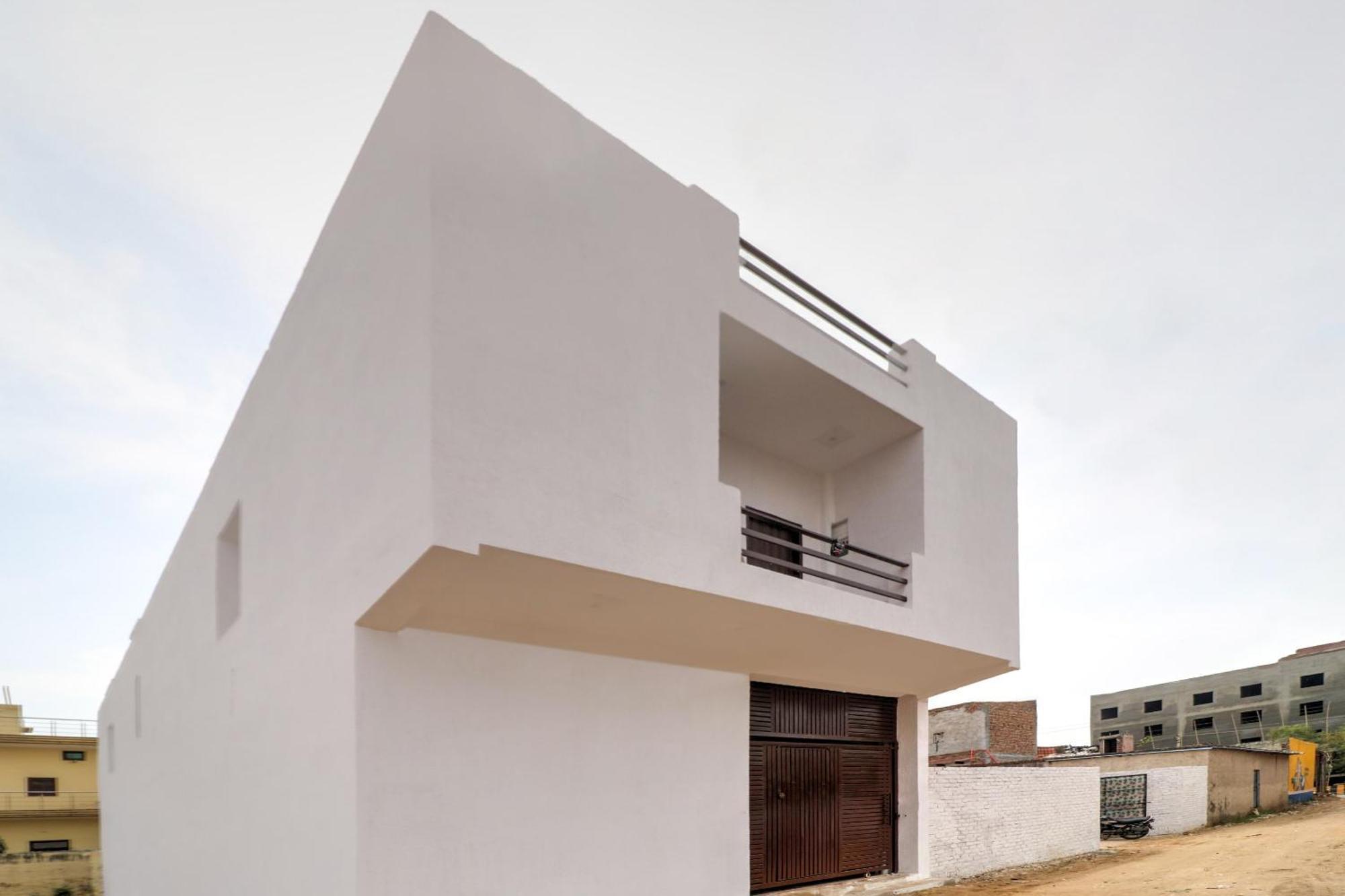 Hotel O 71370 White House Garhi Harsaru Exterior photo