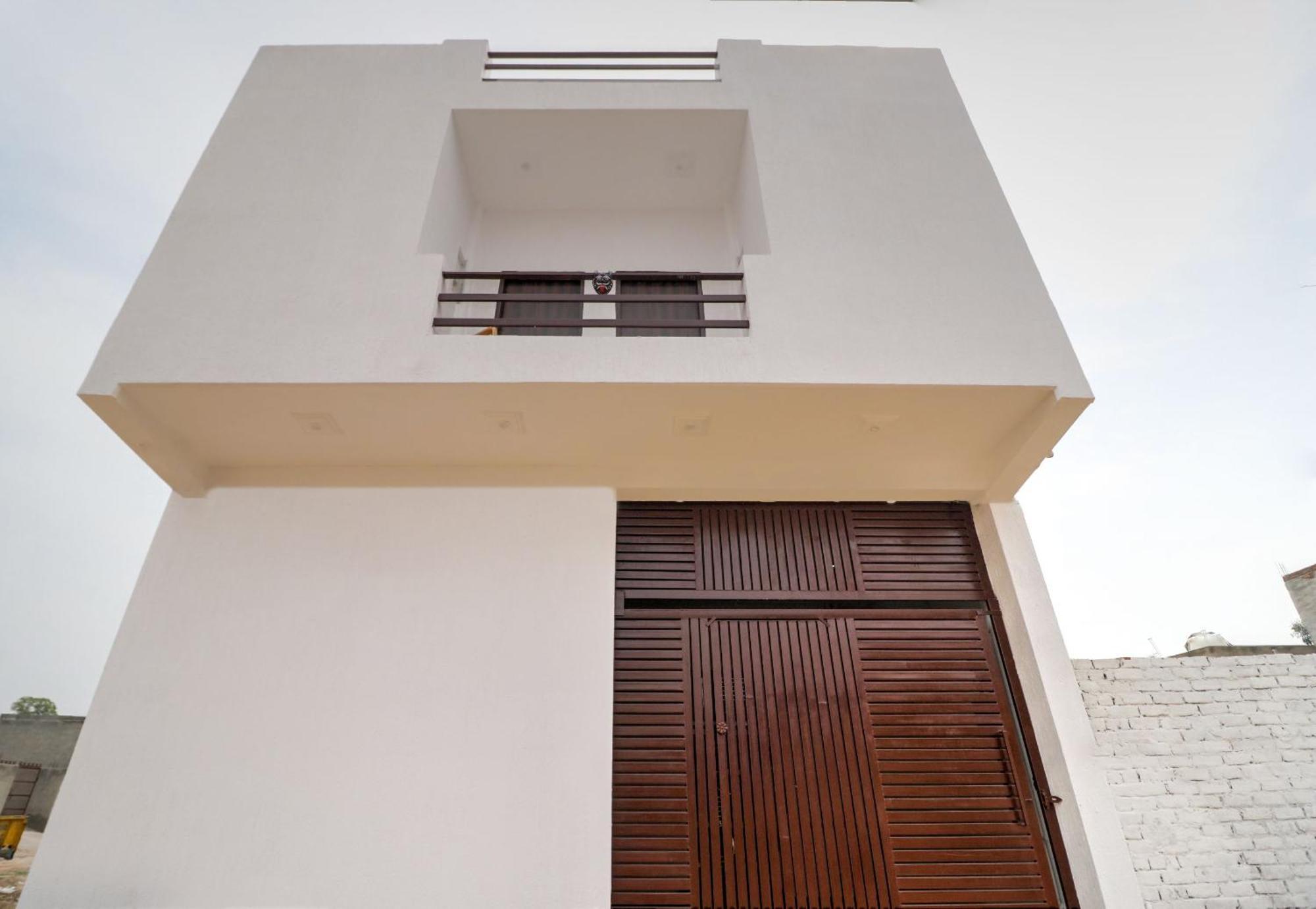 Hotel O 71370 White House Garhi Harsaru Exterior photo